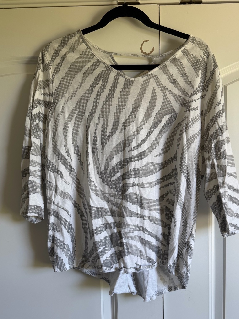 Chico's Light Gray and White V-Neck Knit Top